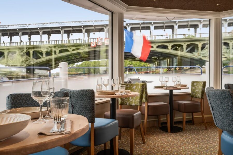 Paris: Romantic Cruise with 3-course Dinner on Seine River - Price Value: Is $94 Worth It for a Seine Dinner Cruise?