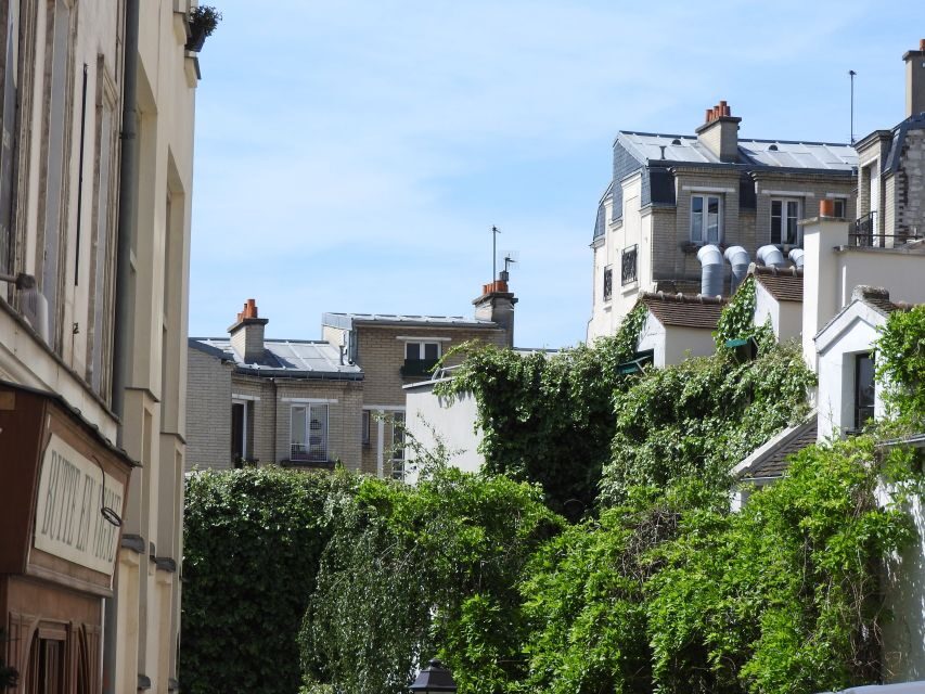 Paris: Sacré-Coeur and Montmartre Tour with Expert Guide - La Maison Rose and the Dalida statue: small stops, big photo impact