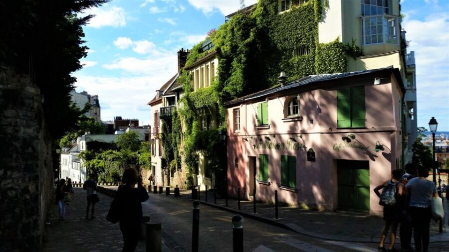 Paris: Sacré-Coeur and Montmartre Tour with Expert Guide - Where to meet at Carrousel de Saint-Pierre (and how not to waste time)