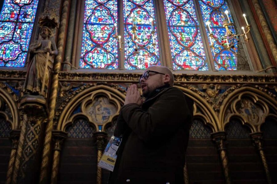 Paris: Sainte-Chapelle, Conciergerie, Notre Dame Guided Tour - The walking rhythm: why the pace works for most people