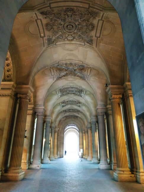 Paris: See 15 to 30 Top Sights with a Fun Guide - Arc de Triomphe du Carrousel to the Eiffel Tower: Photo Stops With Real Payoff
