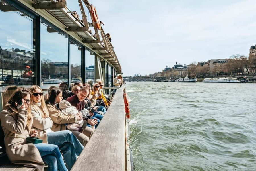 Paris: Seine Cruise and Macaron Tasting by the Eiffel Tower - Macarons Included: How the Tasting Works Without Extra Running