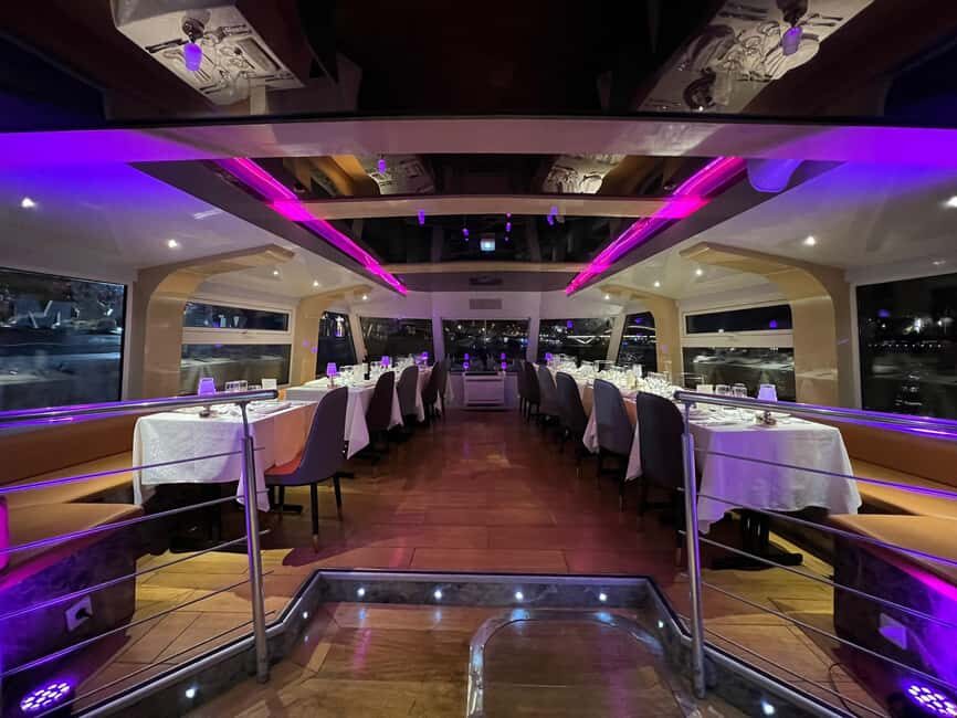 Paris: Seine Dinner Cruise from Eiffel Tower/Liberty Statue - A cozy Seine dinner cruise right beside the Eiffel Tower