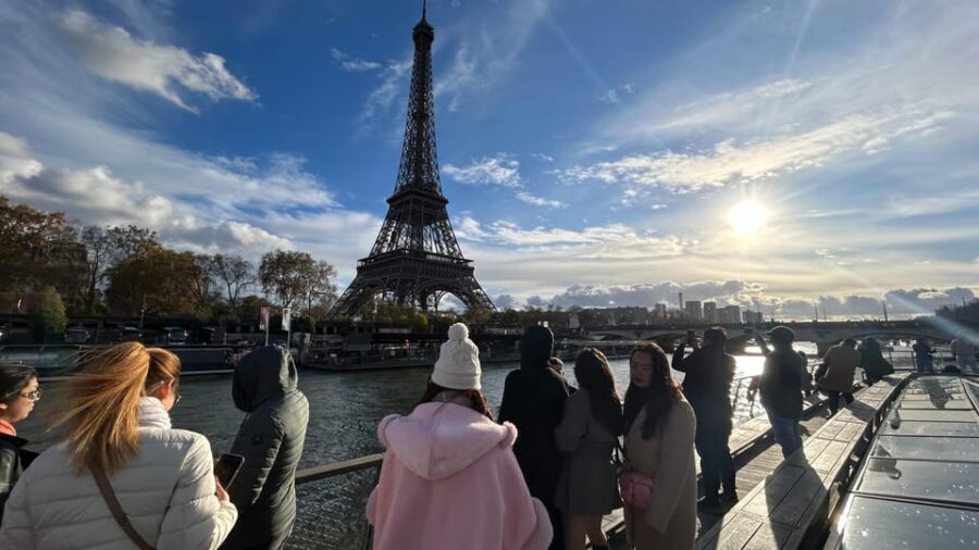 Paris: Seine River Cruise and 3-course Bistro Lunch - Eiffel Tower Lunch at Le Bistro Parisien: Why the timing matters