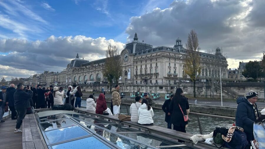 Paris: Seine River Cruise and 3-course Bistro Lunch - Comfort, language, and getting the most out of the audio guide