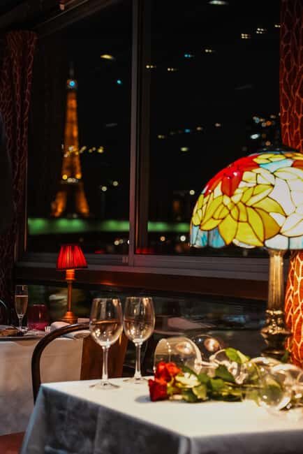 Paris: Seine River Cruise with 3-Course Dinner & Live Music - The timed route: what you’ll see from the river