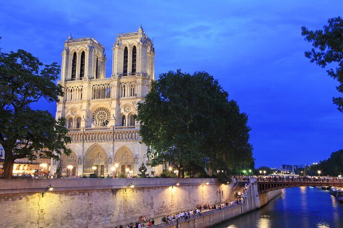 Paris Seine River Dinner Cruise with Champagne and Window Seating - The route in plain English: what you’ll see, and why it’s worth it