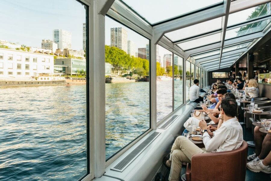 Paris: Seine River Panoramic Views Dinner Cruise - The boat setup: where to sit and what to expect