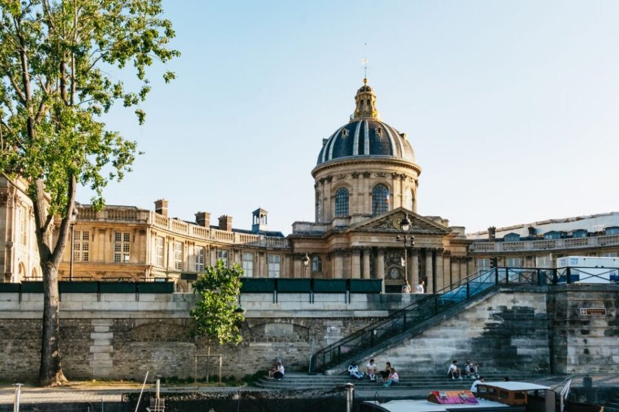 Paris: Seine River Panoramic Views Dinner Cruise - The dinner: cocotte French cooking on a night cruise
