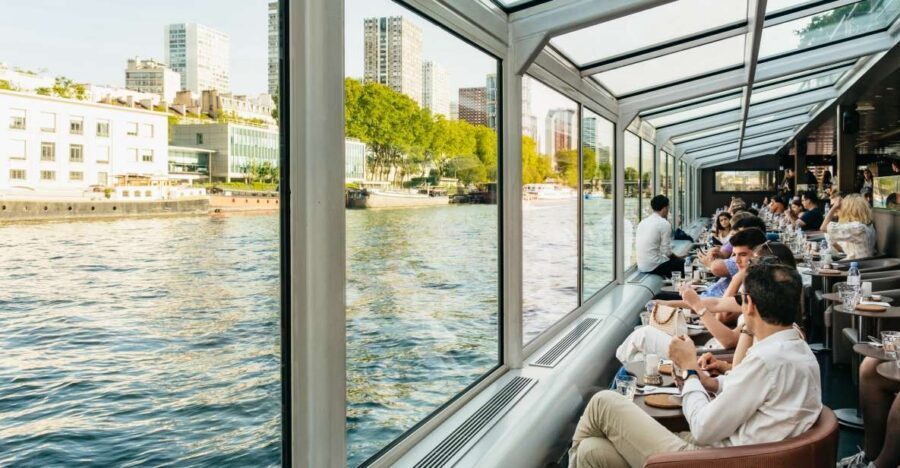 Paris: Seine River Panoramic Views Dinner Cruise - Who should book this cruise