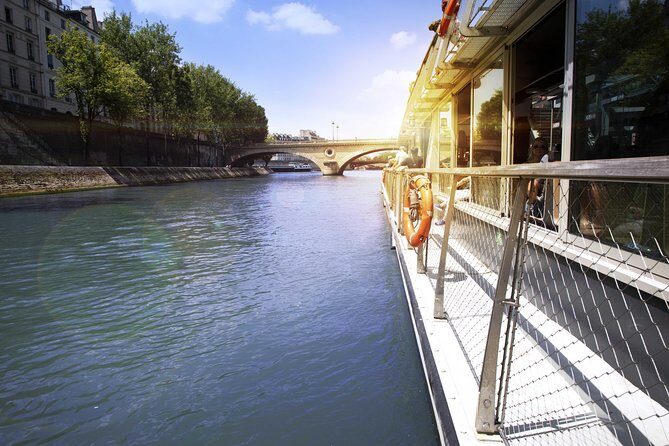 Paris Seine River Sightseeing Cruise with Commentary by Bateaux Parisiens - Boarding at Bateaux Parisiens: right by the Eiffel Tower