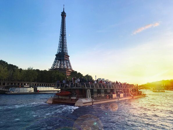 Paris Seine River Sightseeing Cruise with Commentary by Bateaux Parisiens - Notre-Dame and Île Saint-Louis: classic Paris feels close and personal