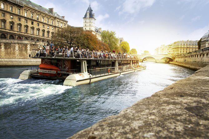 Paris Seine River Sightseeing Cruise with Commentary by Bateaux Parisiens - The cruise experience: open views plus audio that actually helps