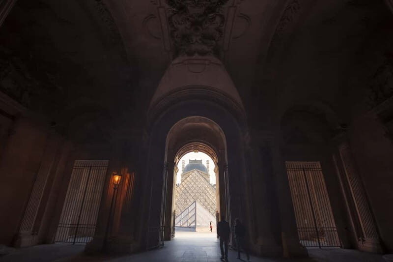 Paris: Skip-the-Line Louvre Highlights Tour with Mona Lisa - Mona Lisa: What You’re Actually Doing Besides Taking a Photo
