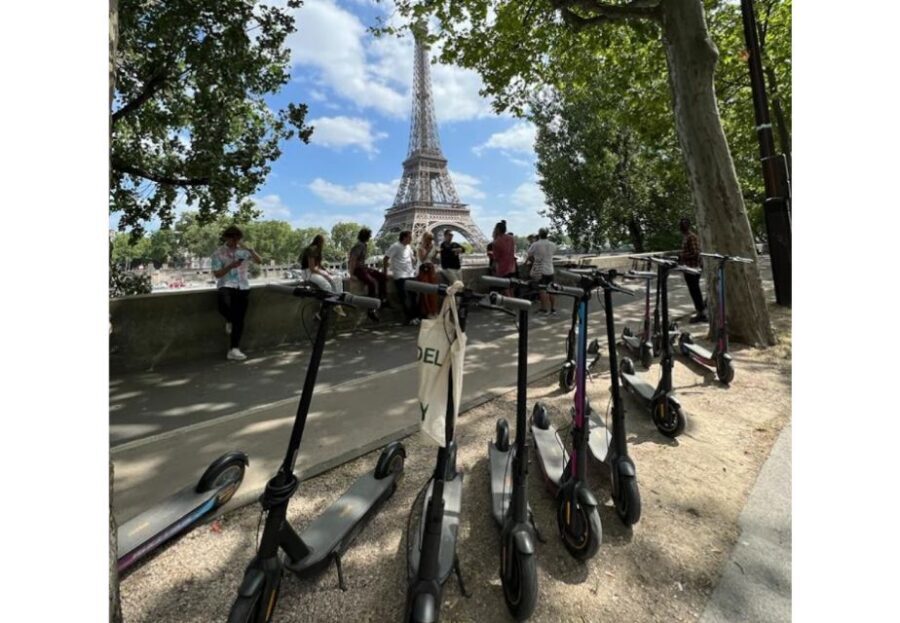 Paris: Small-Group E-Scooter Tour with a Local Guide - Louvre Pyramid to Place de la Concorde: What to Look For
