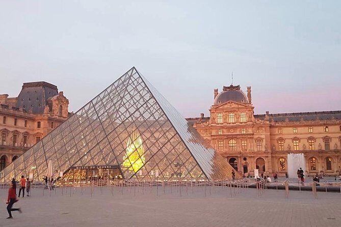 Paris Top Sights Half Day Walking Tour with a Fun Guide - Hôtel de Ville to Arc de Triomphe: power, ceremony, and scale