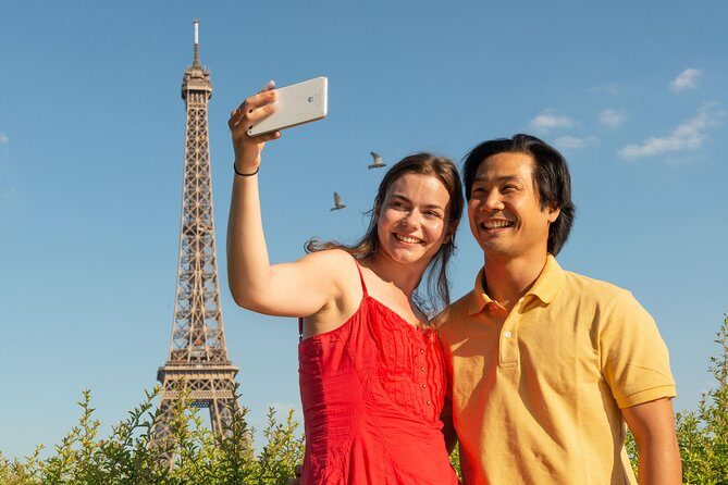 Paris Tour with Lunch at the Eiffel Tower and Seine River Cruise - The Coach Circuit Through Paris: Useful Audio, Not a Live Storytelling Show