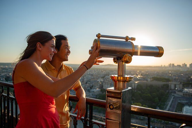 Paris Tour with Lunch at the Eiffel Tower and Seine River Cruise - Starting at Place de Sydney: Getting On Track Fast