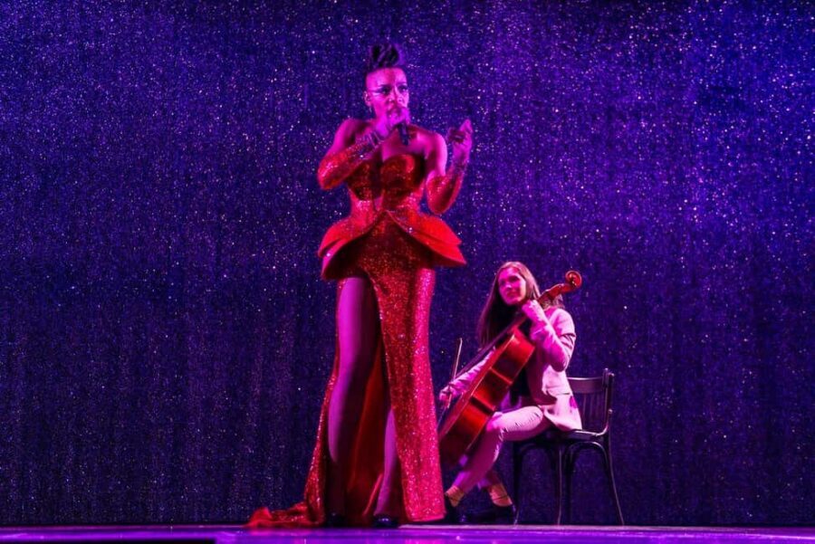 Paris: VIP Dinner and Cabaret Show at Paradis Latin - L’Oiseau Paradis after dinner: Kamel Ouali’s cabaret in motion