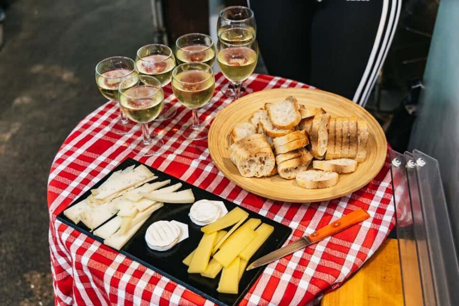 Paris: Walking Food Tour with Cheese, Wine and Delicacies - Why the Marais Works So Well for a Food Walk