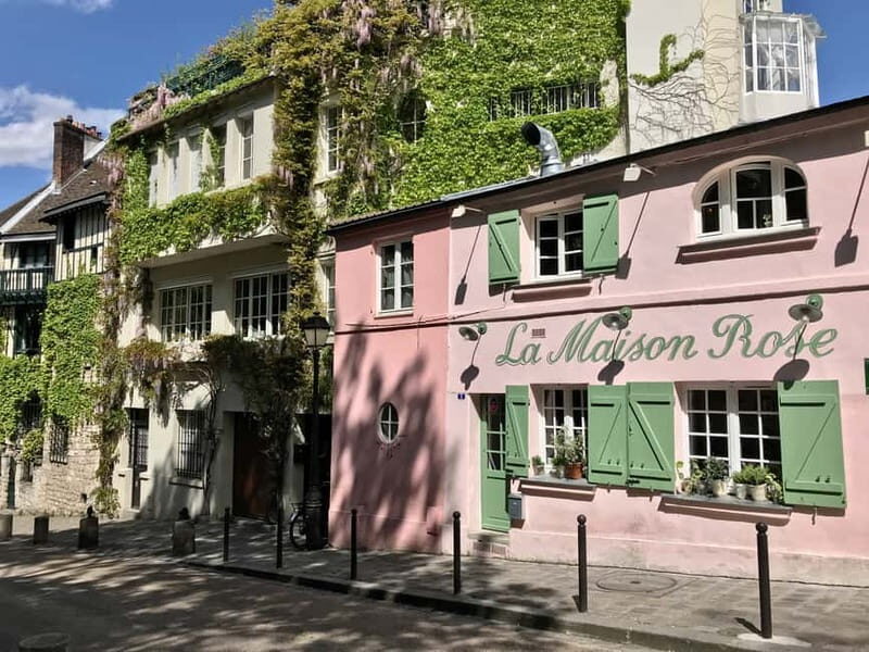 Paris: Walking Tour of Montmartre - Getting Started at Moulin Rouge: Find the HelpTourists Guide Quickly