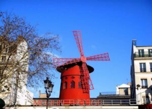 Paris: Walking Tour of Montmartre - Up the Hill to Moulin de la Galette: Photo Stop With Local Texture