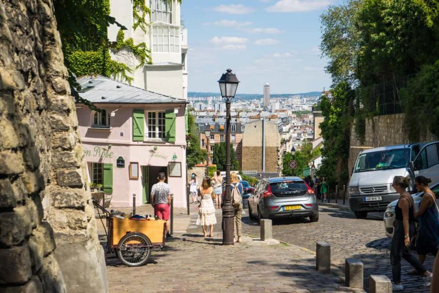 Paris: Walking Tour of Montmartre - Language and Timing: Choose Your Day Like a Local
