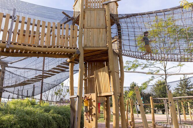 Parrot World Immersive Wildlife Park Entry Ticket next to Paris - Weather reality check: how to make the most of wind or rain