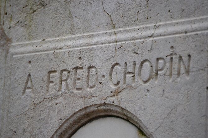 Pere Lachaise Cemetery Walking Tour in Paris - The main stops: Wilde, Stein, Piaf, and Morrison