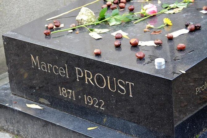 Pere Lachaise Cemetery Walking Tour in Paris - Short tour means you can actually fit it in Paris