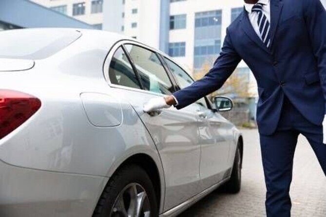 Private Arrival Transfer from CDG or ORLY airports to Paris city - Your first Paris hour: why a private transfer pays off