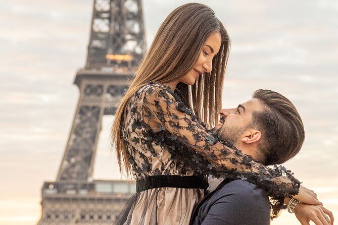 Private Guided Professional Photoshoot by the Eiffel Tower - What You Get Back: Online Gallery and Edited Photo Counts