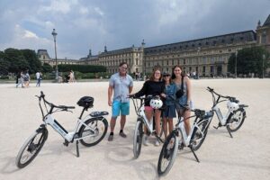 Private Paris E-bike city highlights tour - E-bike basics in Paris: speed, safety, and what to expect