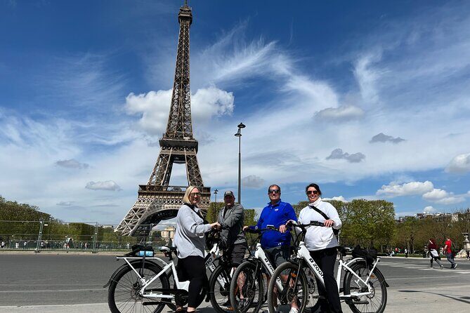 Private Paris E-bike city highlights tour - Stop 2: Pont Alexandre III for Seine-photo perfection