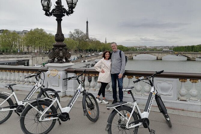 Private Paris E-bike city highlights tour - Stop 5: Place de la Concorde and the ceremonial square vibe