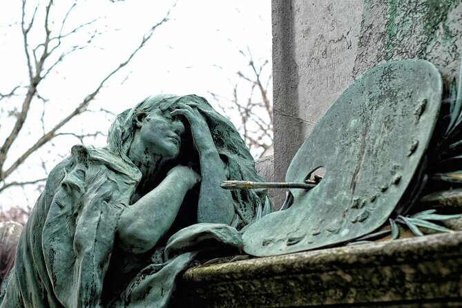 Private Père Lachaise Cemetery Walking Tour - What you actually see: from Héloïse and Abélard to modern legends