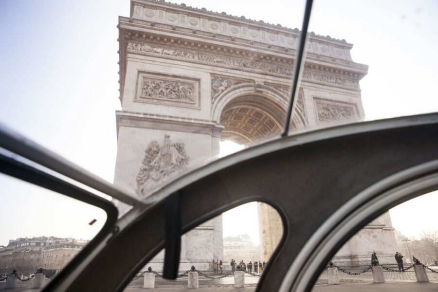 Romantic Paris Vintage Citroën 2CV Tour - Louvre Without the Full-Day Commitment