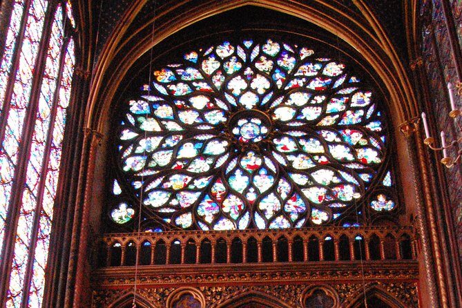Sainte Chapelle 1h Guided Tour with entrance ticket - Eng / Esp - The spiral staircase to the upper chapel (and how it affects your day)