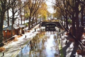 Seine River Cruise and Paris Canals Tour - On board: inside cabin vs outside deck, and how to hear the guide