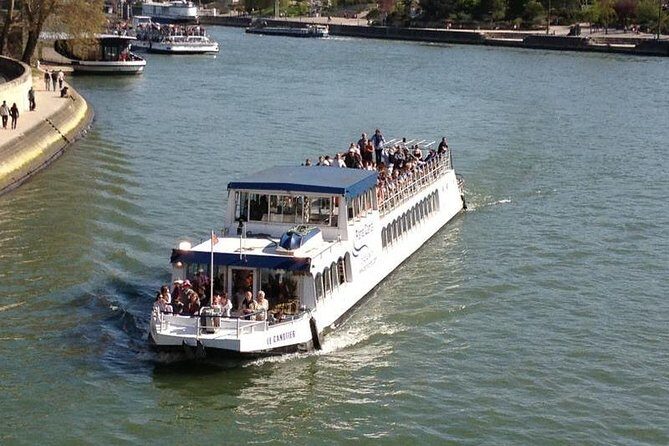 Seine River Cruise and Paris Canals Tour - Comfort tips: what to wear and when to go