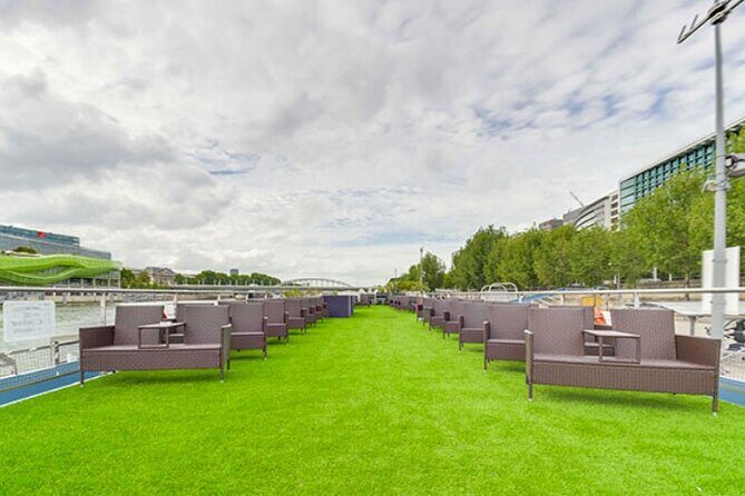 Seine River Dinner Cruise with Live Singer by VIP Yacht de Paris - Key things to know before you go