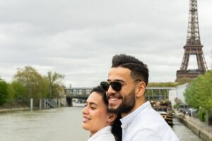Seine River Dinner Cruise with Live Singer by VIP Yacht de Paris - Timing reality check: why it can feel longer than “4 hours”