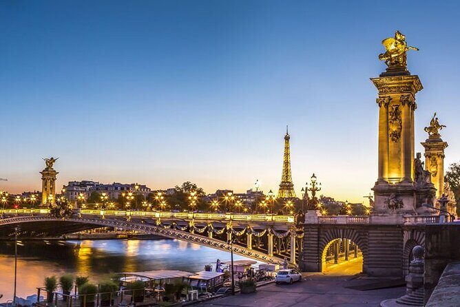 Seine River Dinner Cruise with Live Singer by VIP Yacht de Paris - Service and seating: small-boat comfort, busy waiters, and the view factor
