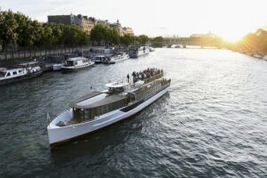 Seine River Guided Cruise by Vedettes de Paris - The Eiffel Tower and the right side of Paris: from start to Pont Alexandre III