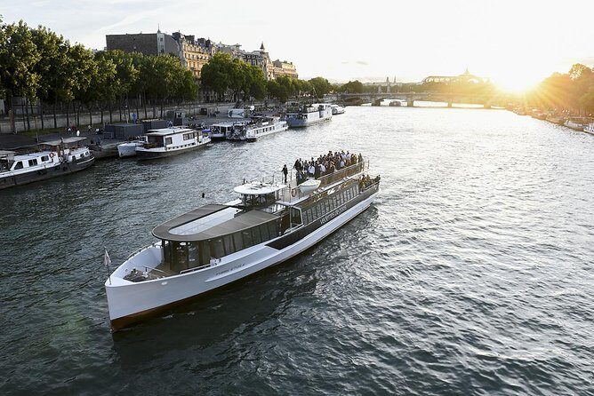 Seine River Guided Cruise by Vedettes de Paris - The Eiffel Tower and the right side of Paris: from start to Pont Alexandre III