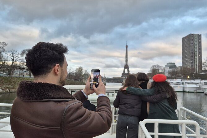 Seine River Sightseeing Guided Cruise by Vedettes du Pont Neuf - The onboard guide, commentary quality, and language support