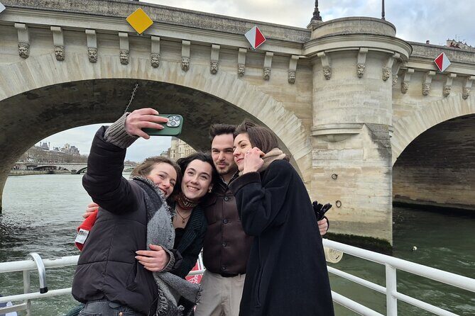 Seine River Sightseeing Guided Cruise by Vedettes du Pont Neuf - Meeting at Pont Neuf: where you start and how to get a good spot