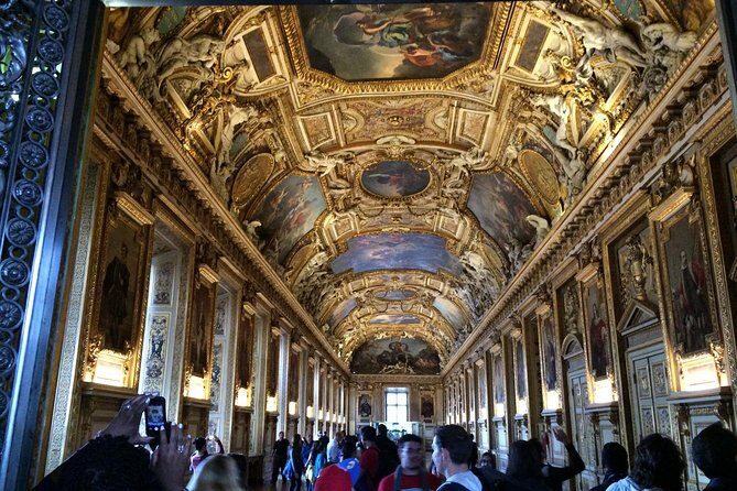 Small-Group Louvre Museum Masterpieces Tour with Access - Mona Lisa: Why This Stop Always Feels Like a Crowd Magnet