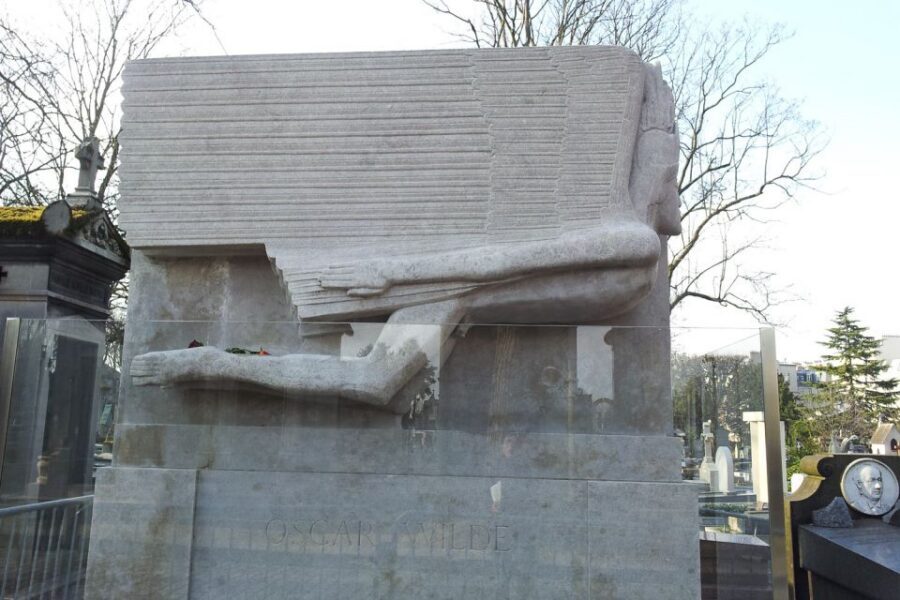 The Père Lachaise Cemetery: Guided 2-Hour Small-Group Tour - Meeting at Gambetta Square: Getting There Without Stress