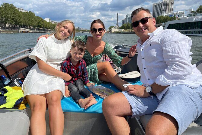 Top Private Cruises in Paris with French Champagne and surprises - Statue of Liberty in Paris: the small copy with big context